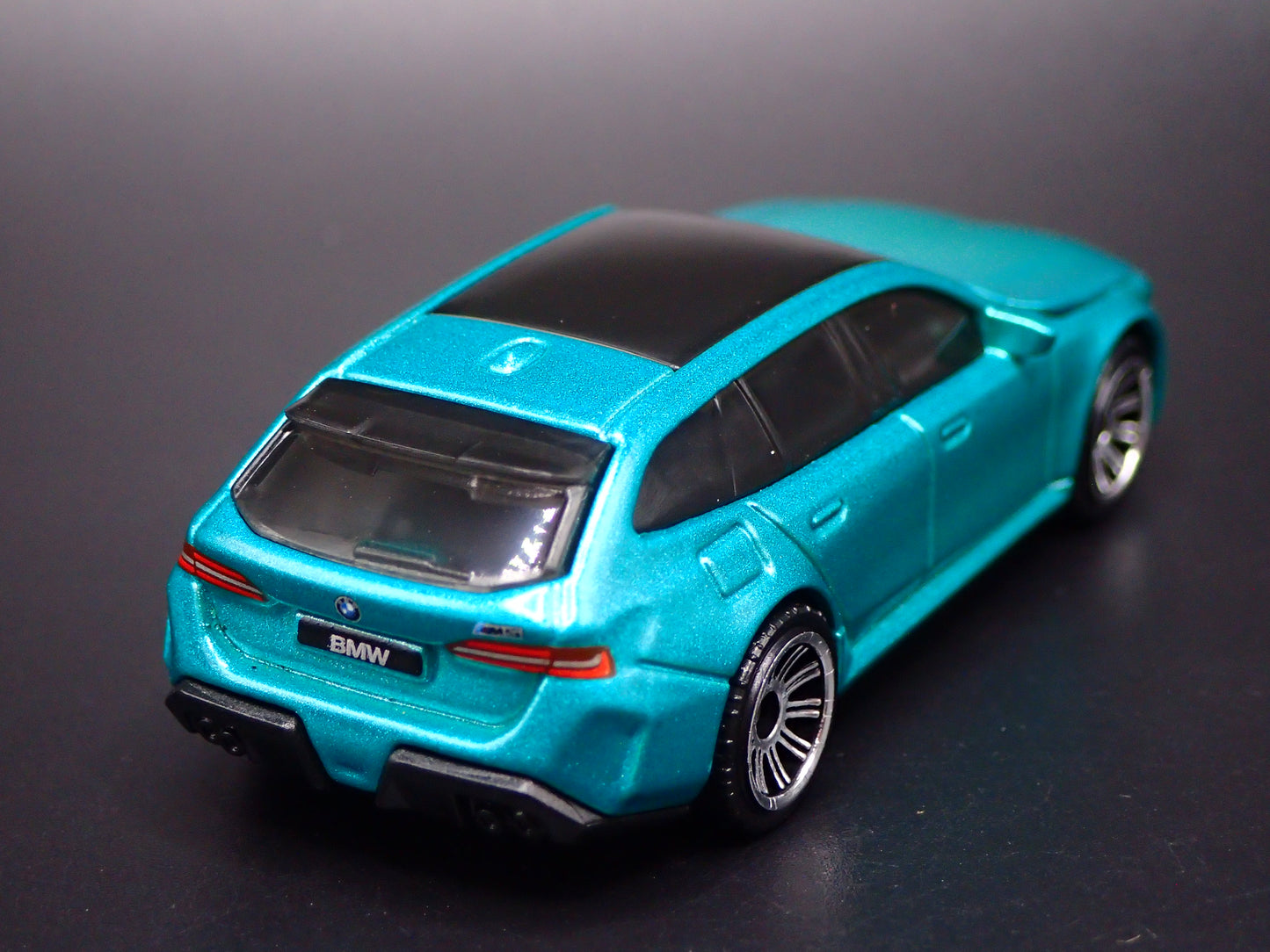 BMW M5 TOURING STATION WAGON GREEN 1/64 SCALE DIORAMA DIECAST MODEL CAR
