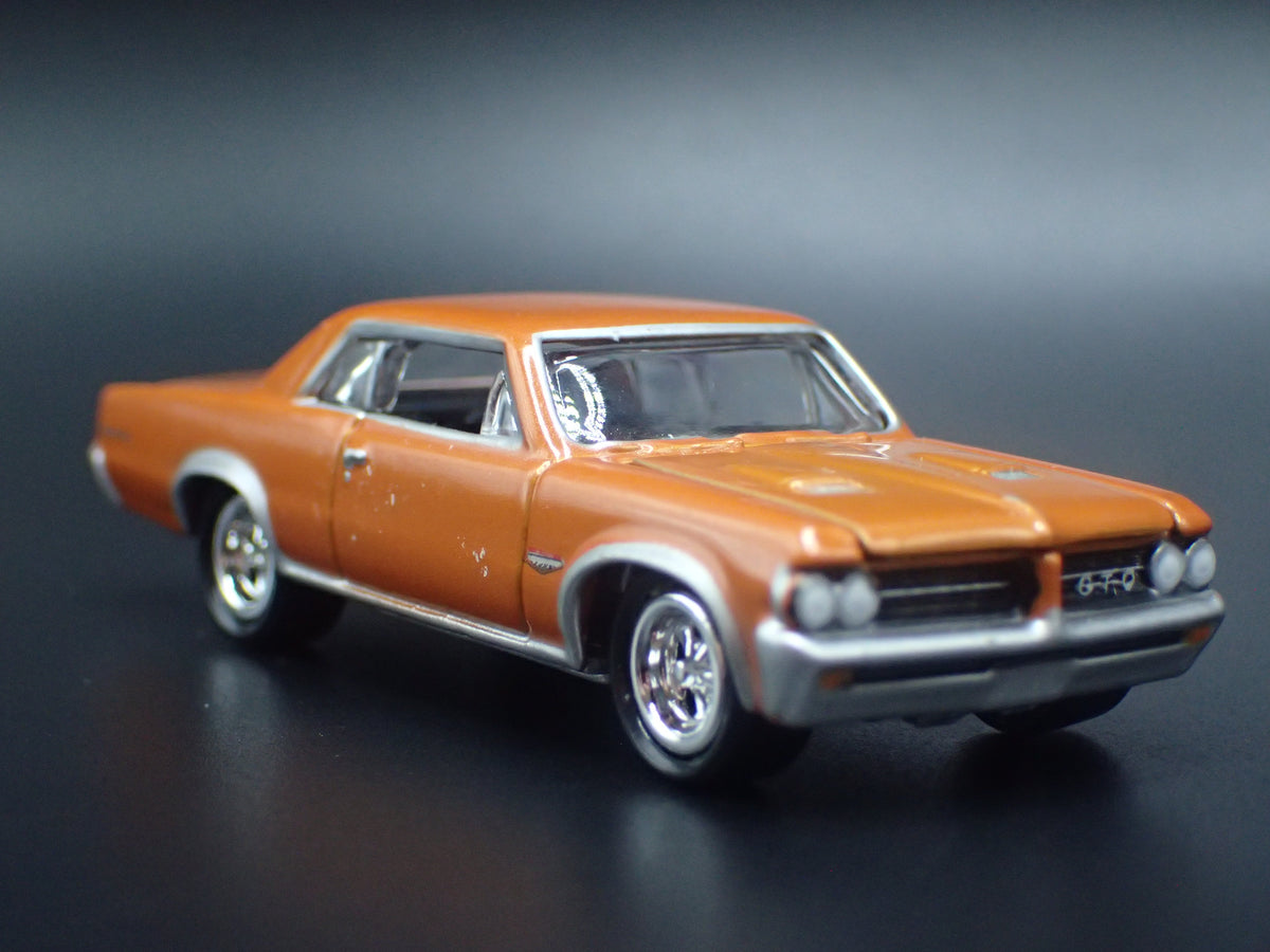 1964 64 PONTIAC GTO BROWN 1/64 SCALE COLLECTIBLE DIORAMA DIECAST MODEL CAR