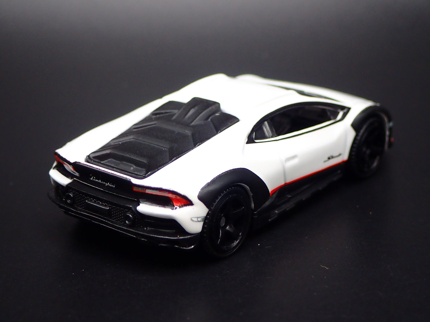 2023-2024 LAMBORGHINI HURACAN STERRATO SUPER CAR 1:64 SCALE DIECAST MODEL CAR