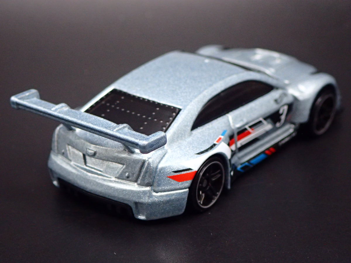 2016 16 CADILLAC CADDY ATS-V R RACING SILVER 1:64 SCALE DIORAMA DIECAST MODEL CAR