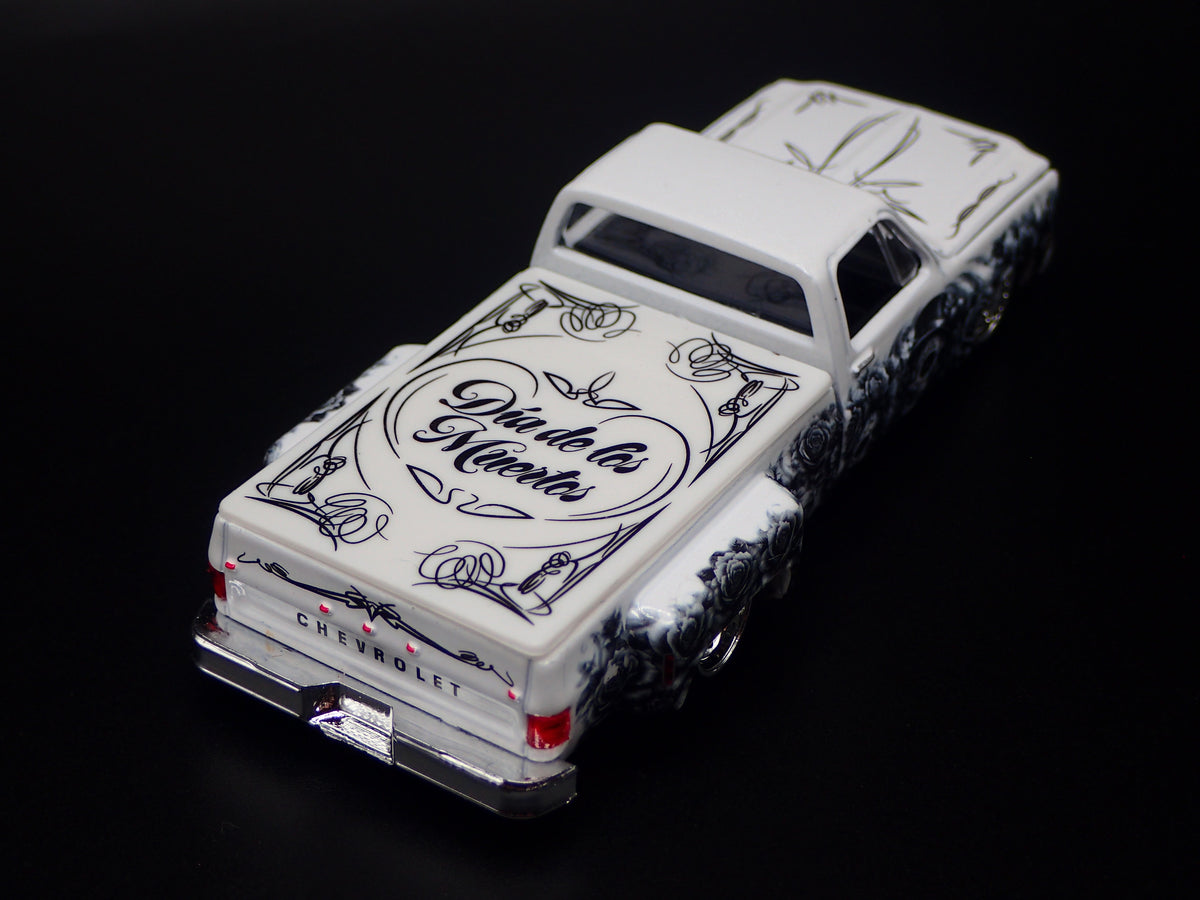1978 CHEVY CHEVROLET SILVERADO 30 DUALLY SQUAREBODY TRUCK 1/64 DIECAST MODEL CAR