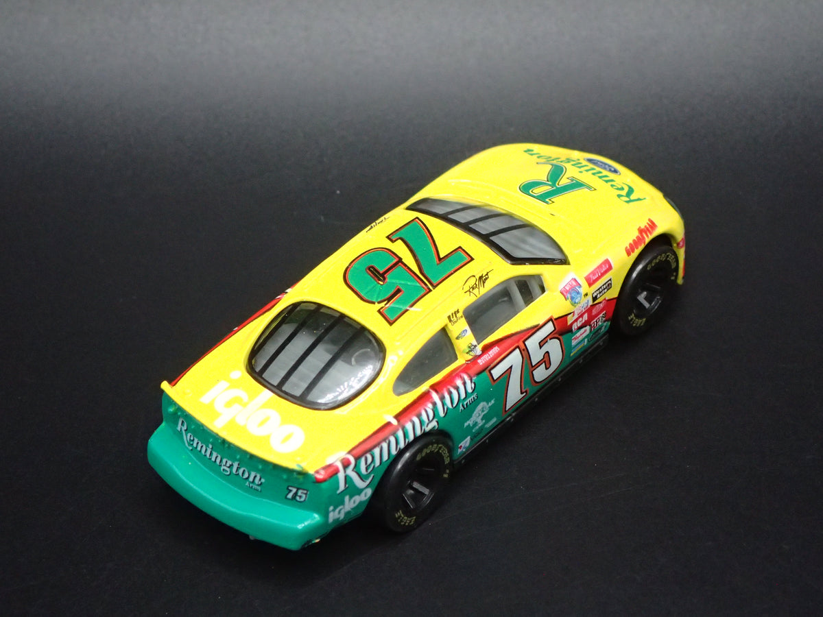 1998 98 FORD TAURUS 75 RICK MAST NASCAR 1:64 SCALE DIORAMA DIECAST MODEL CAR