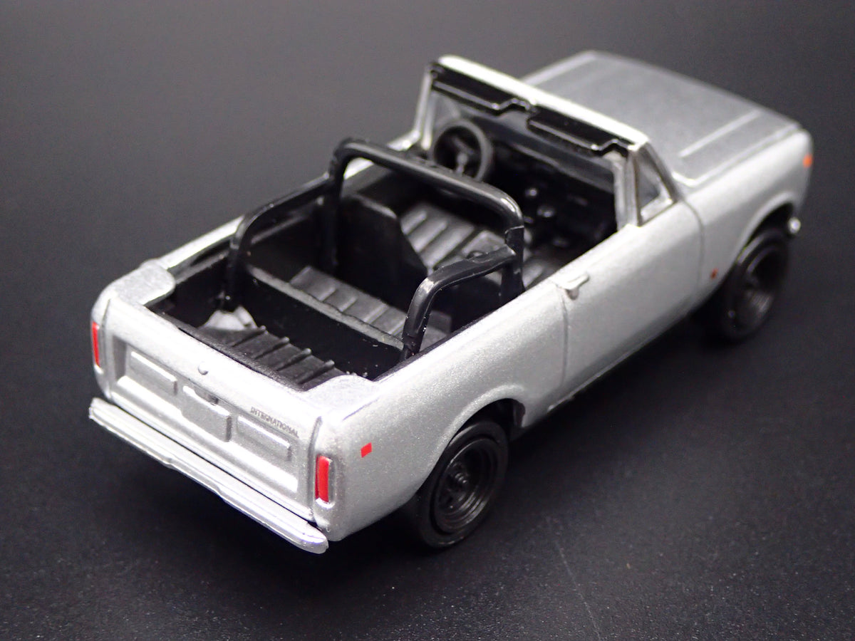 1978 78 INTERNATIONAL SCOUT II SILVER 1:64 SCALE DIORAMA DIECAST MODEL CAR