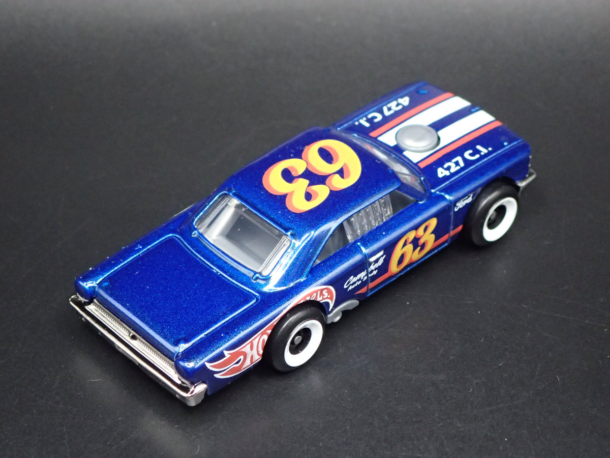 1963 63 FORD GALAXIE 500 BLUE 1/64 SCALE COLLECTIBLE DIORAMA DIECAST MODEL CAR