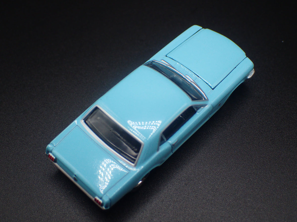 1965 65 FORD MUSTANG COUPE RARE 1:64 SCALE COLLECTIBLE DIORAMA DIECAST MODEL CAR