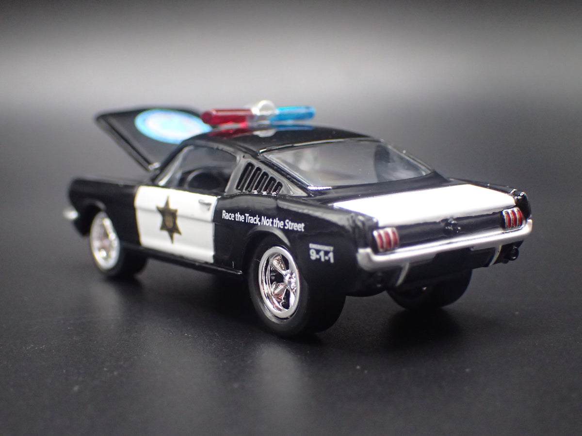 1965 65 FORD MUSTANG 2+2 FASTBACK POLICE 1:64 SCALE DIECAST MODEL CAR