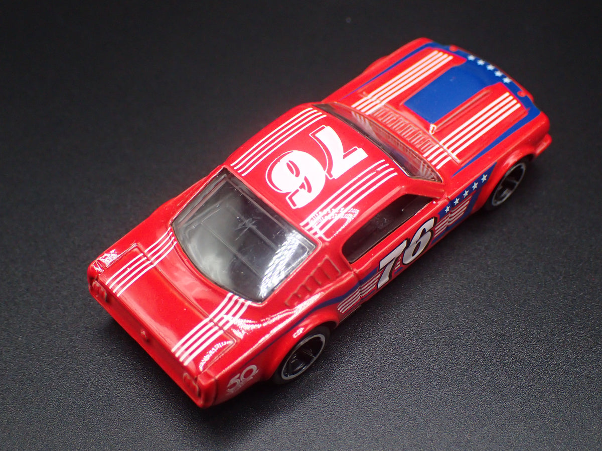 1965 65 FORD MUSTANG FASTBACK 2+2 RED 1:64 SCALE DIORAMA DIECAST MODEL CAR
