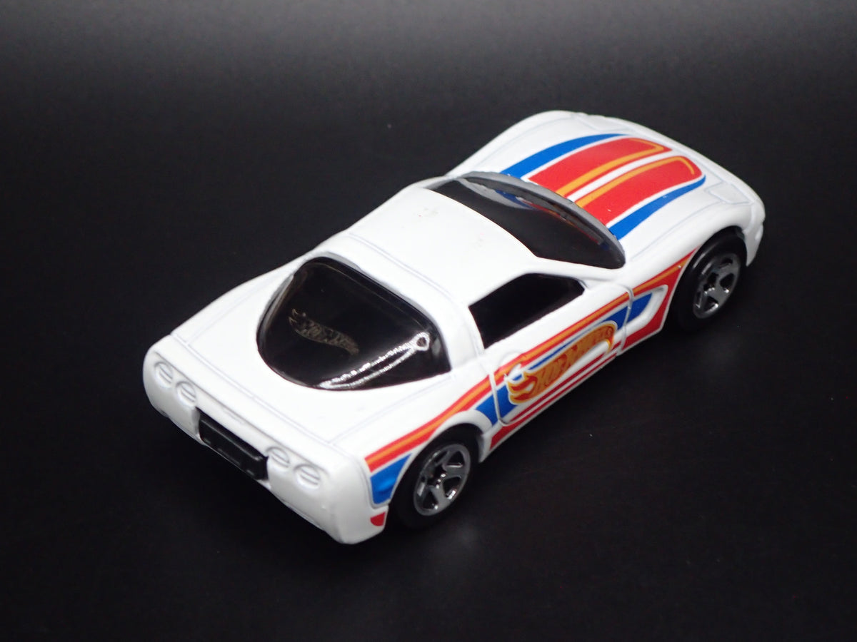 1997 97 C5 CHEVY CHEVROLET CORVETTE WHITE 1:64 SCALE DIORAMA DIECAST MODEL CAR