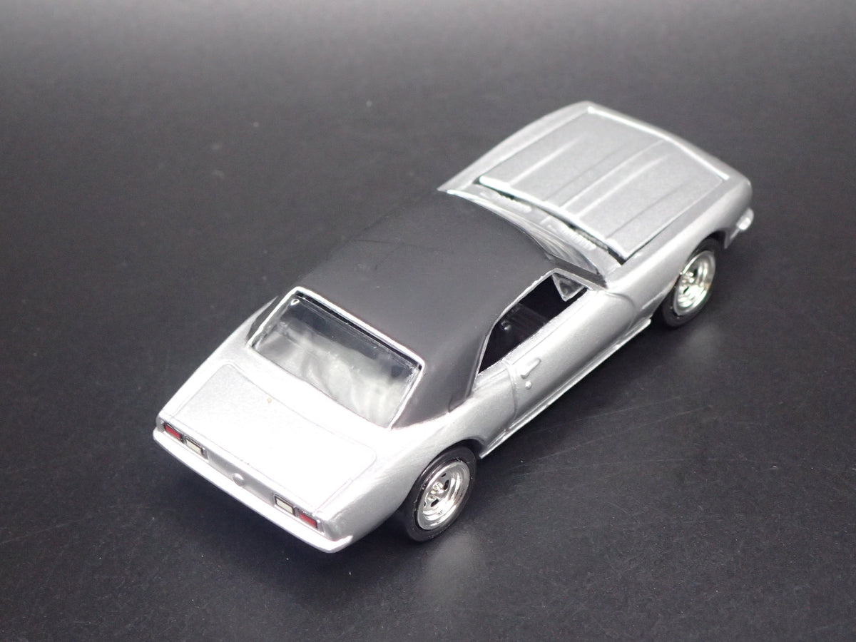 1967 67 CHEVY CHEVROLET CAMARO SILVER 1:64 SCALE DIORAMA DIECAST MODEL CAR