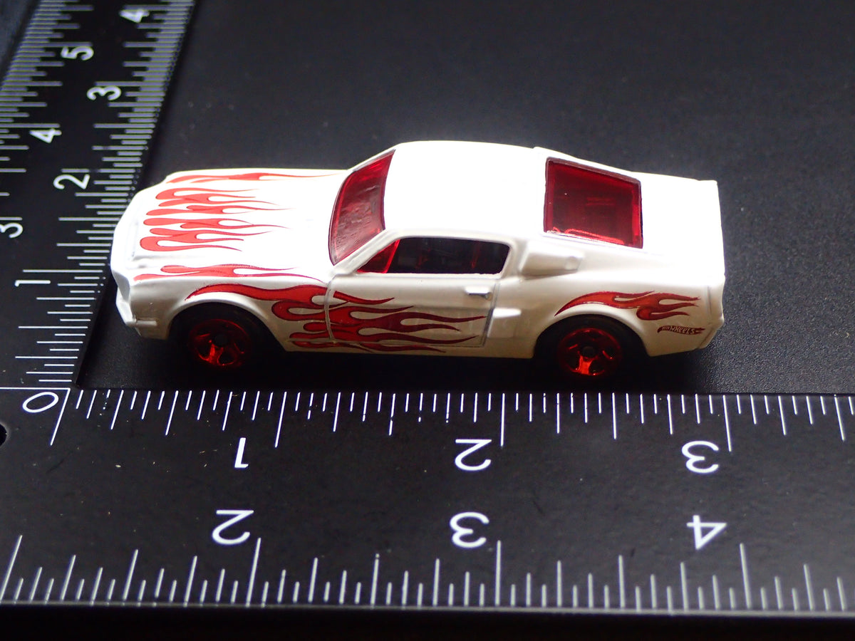 1968 68 FORD MUSTANG SHELBY GT500 FASTBACK 1:64 SCALE DIORAMA DIECAST MODEL CAR