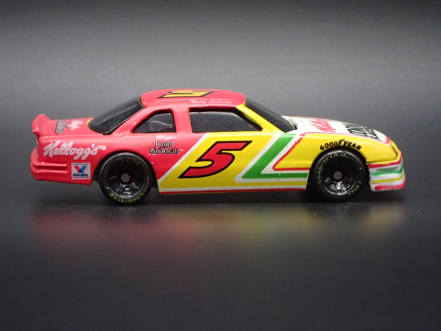 1996 CHEVY CHEVROLET MONTE CARLO 5 TERRY LABONTE NASCAR 1:64 DIECAST MODEL CAR