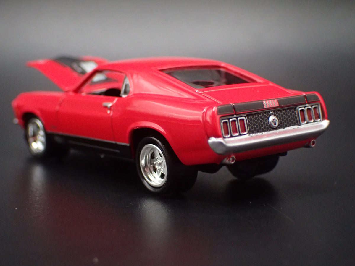 1970 70 FORD MUSTANG MACH 1 1:64 SCALE COLLECTIBLE DIORAMA DIECAST MODEL CAR