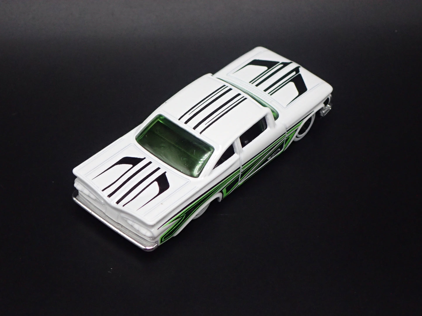 1959 59 CHEVY CHEVROLET IMPALA 1:64 SCALE COLLECTIBLE DIORAMA DIECAST MODEL CAR