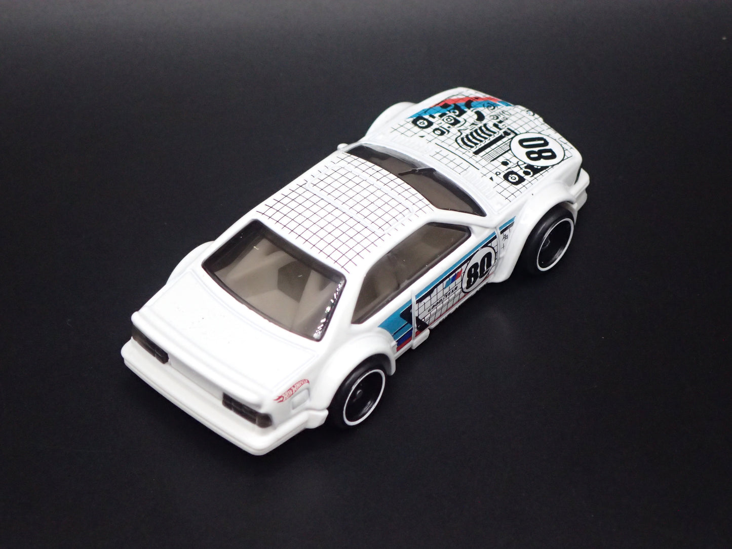 1985-1989 BMW 635 CSI WHITE 1:64 SCALE COLLECTIBLE DIORAMA DIECAST MODEL CAR