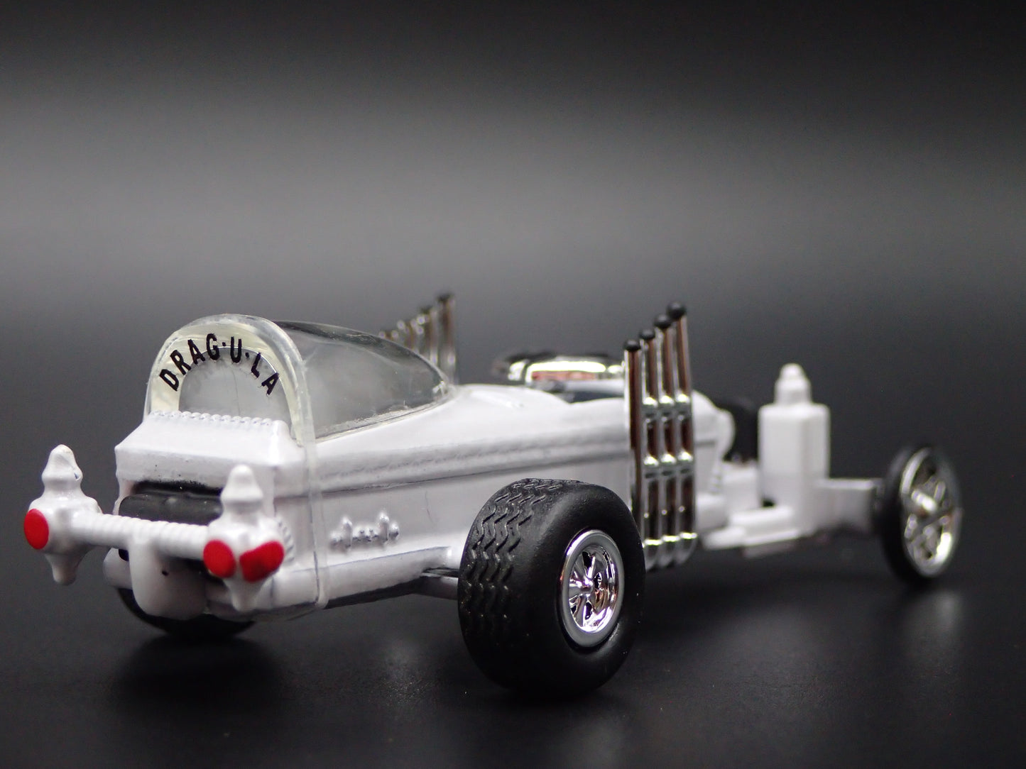BARRIS THE DRAGULA MUNSTERS WHITE CHASE 1:64 SCALE DIORAMA DIECAST MODEL CAR