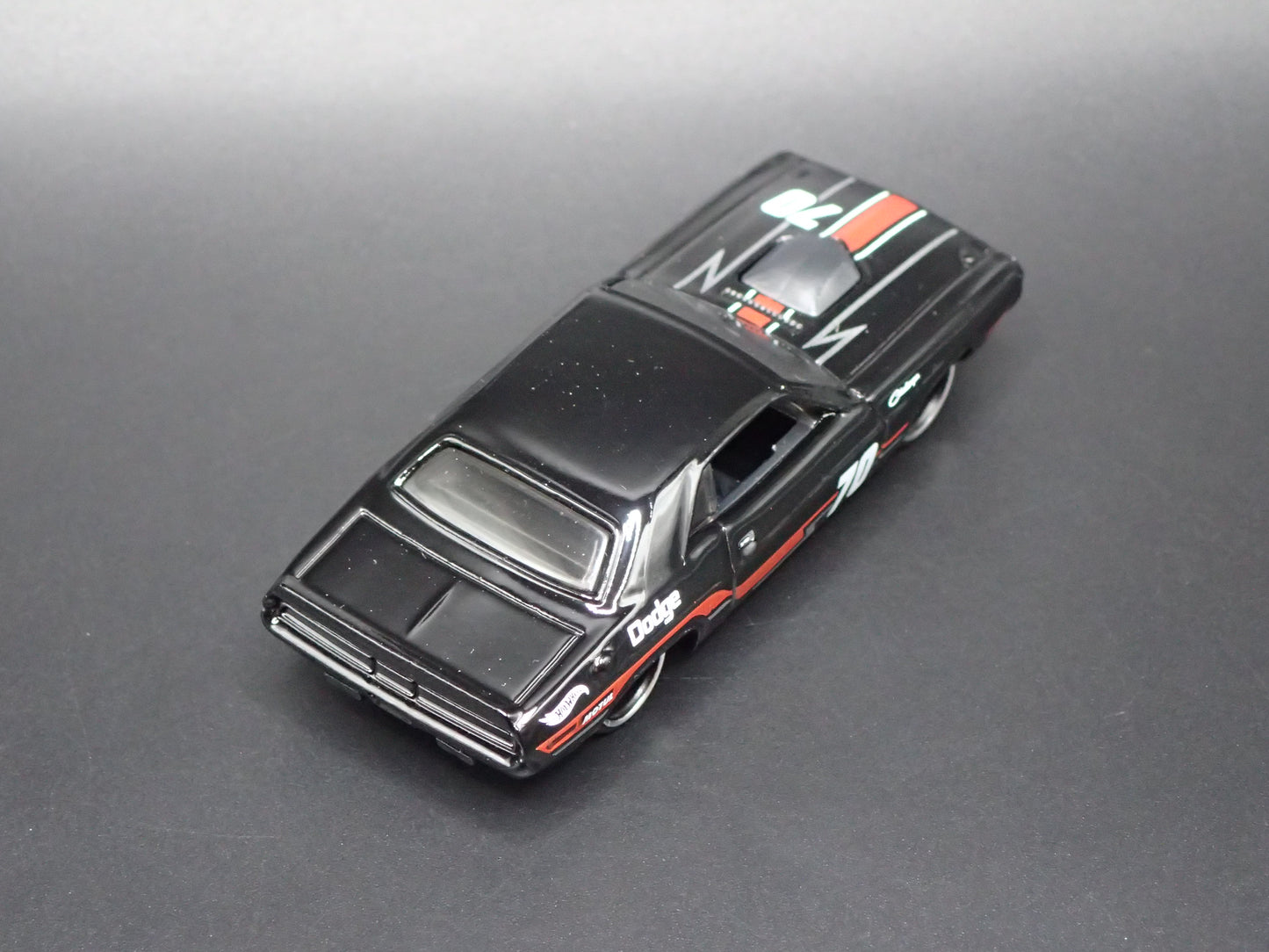 1970 70 DODGE CHALLENGER HEMI 1:64 SCALE COLLECTIBLE DIORAMA DIECAST MODEL CAR