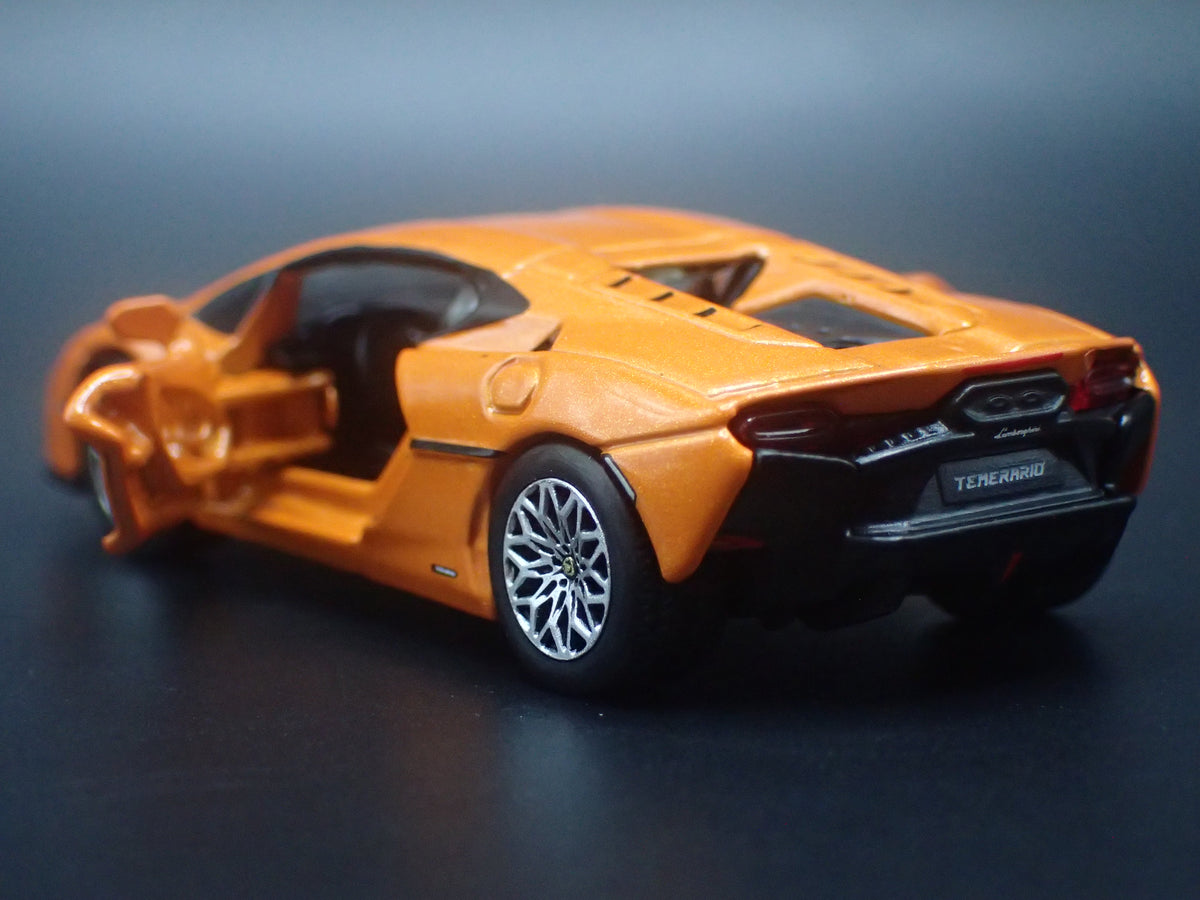2025-2026 LAMBORGHINI TEMERARIO SUPER CAR 1/64 SCALE DIORAMA DIECAST MODEL CAR