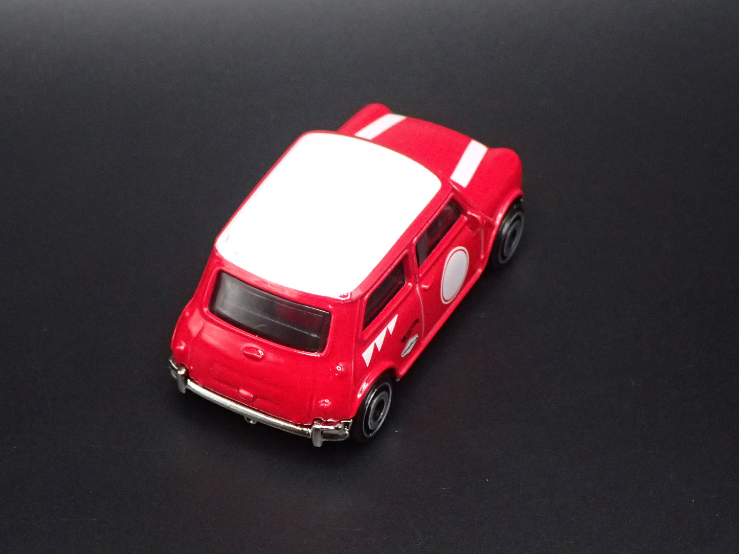 1969-1976 MINI COOPER S RED 1:64 SCALE COLLECTIBLE DIORAMA DIECAST MODEL CAR