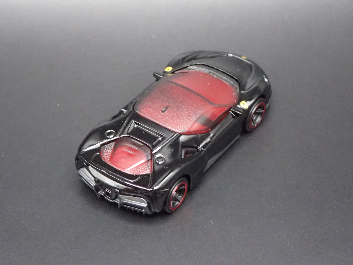 2020-2026 FERRARI SF90 STRADALE 1:64 SCALE COLLECTIBLE DIORAMA DIECAST MODEL CAR