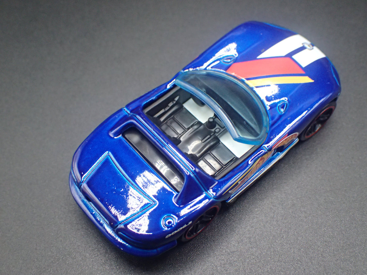 1992-1996 DODGE VIPER RT/10 1/64 SCALE COLLECTIBLE DIORAMA DIECAST MODEL CAR