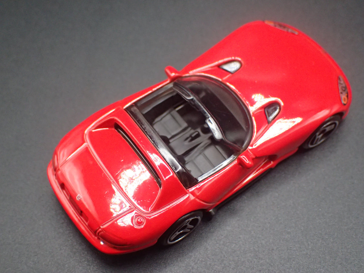 1992-1996 DODGE VIPER RT/10 1/64 SCALE COLLECTIBLE DIORAMA DIECAST MODEL CAR