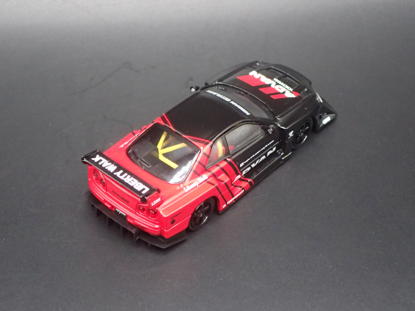 NISSAN SKYLINE LB-ER34 SUPER SILHOUTTE ADVAN 1:64 SCALE DIORAMA DIECAST MODEL CAR
