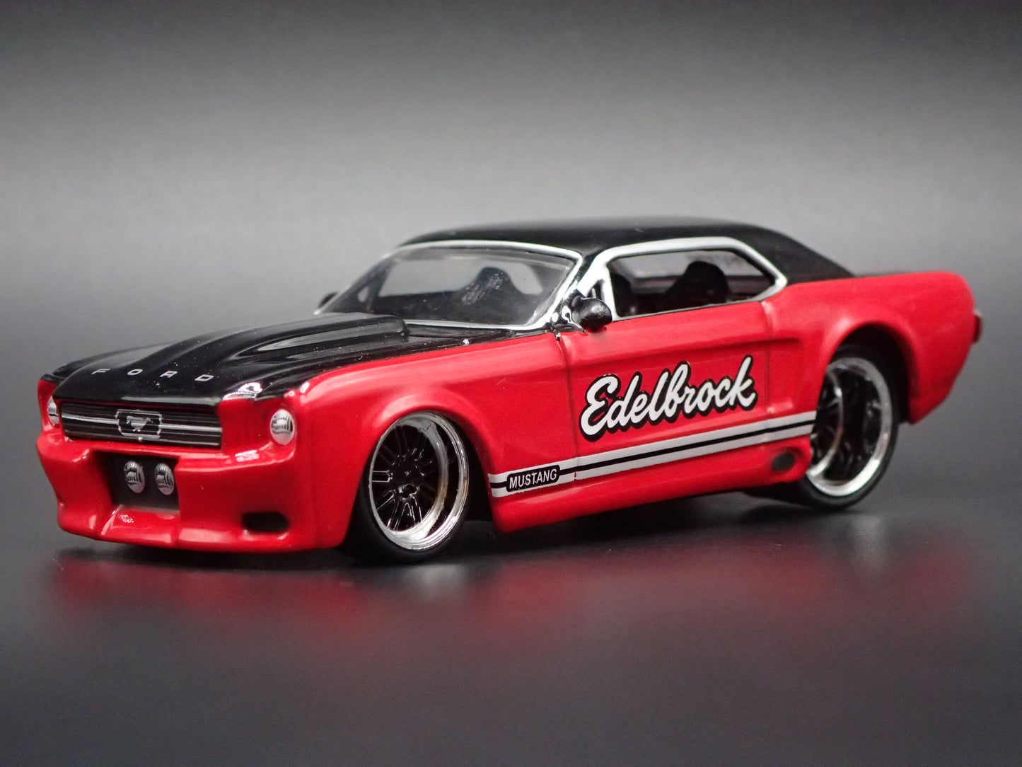 1965 65 FORD MUSTANG COUPE EDELBROCK RED 1:64 SCALE DIORAMA DIECAST MODEL CAR