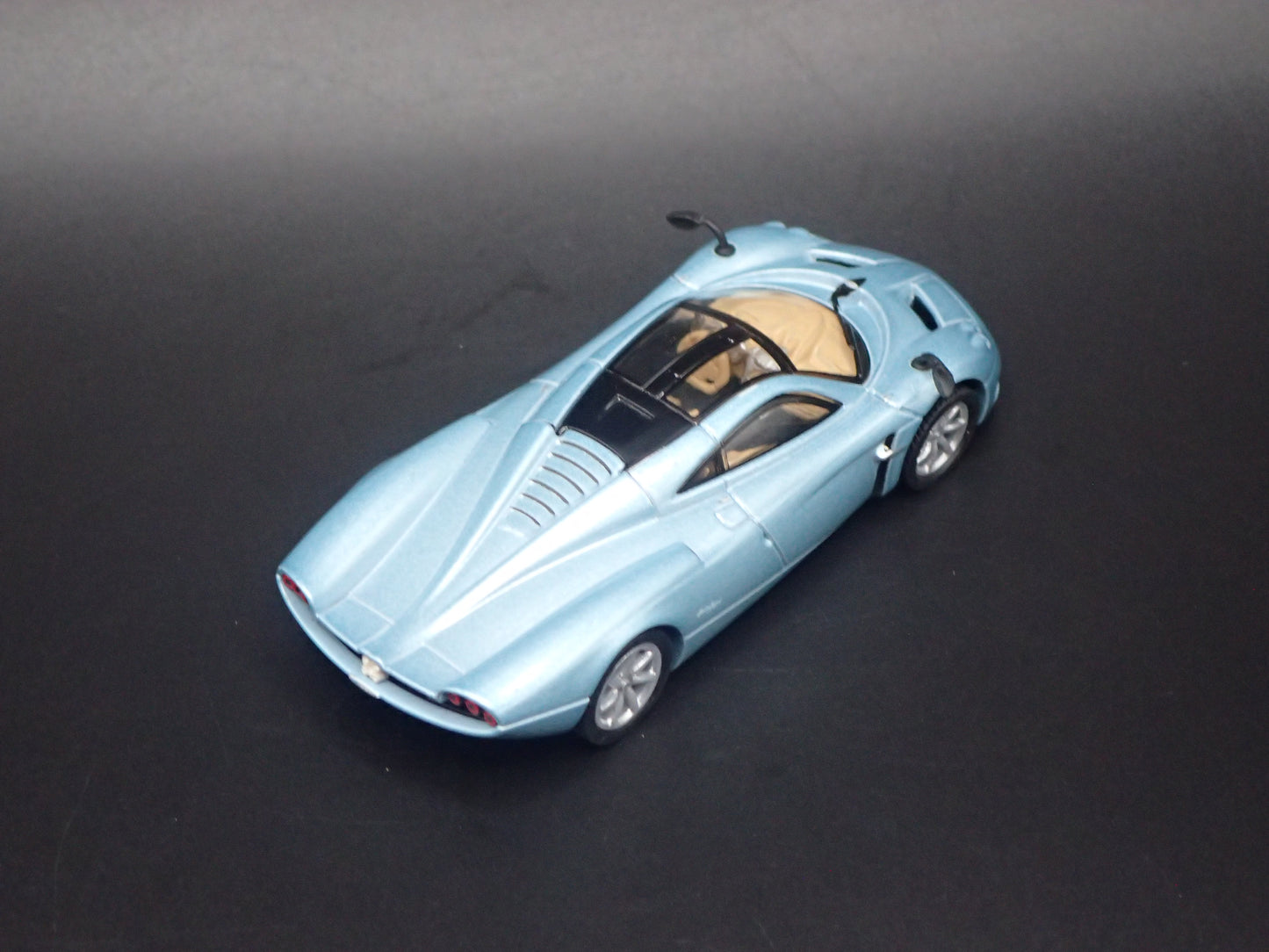 PAGANI HUAYRA CODALUNGA SUPERCAR 1:64 SCALE COLLECTIBLE DIORAMA DIECAST MODEL CAR