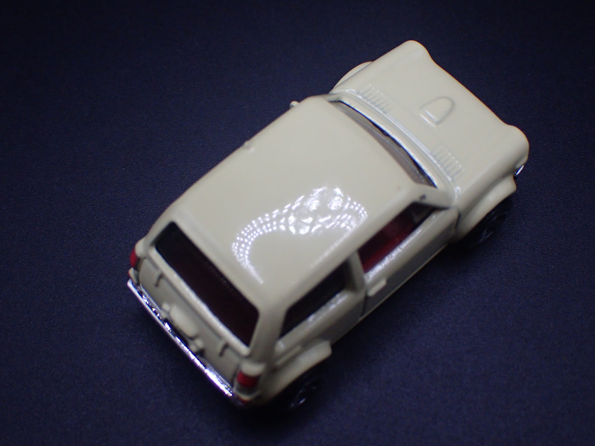1973-1978 HONDA CIVIC CUSTOM CREAM 1:64 SCALE COLLECTIBLE DIECAST MODEL CAR
