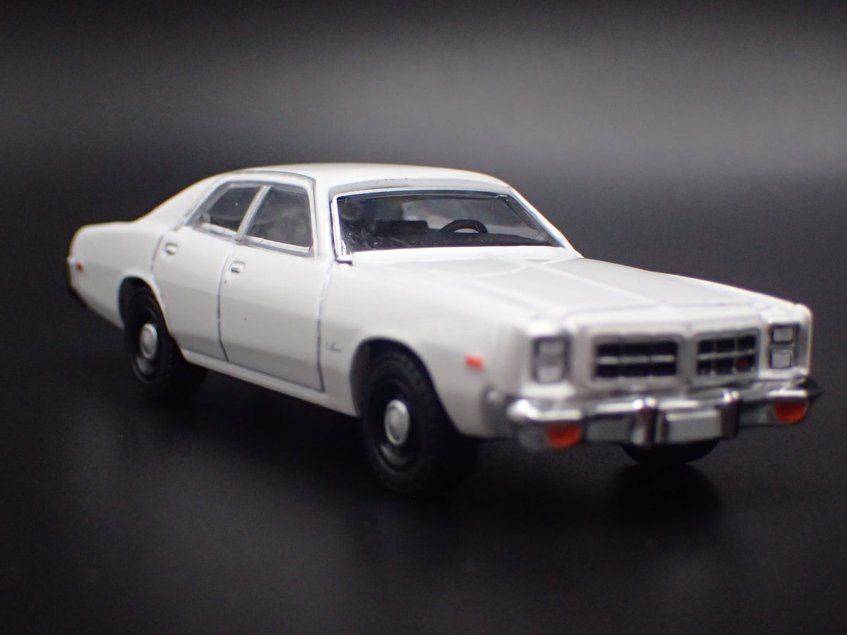 1977 77 DODGE ROYAL MONACO 4 FOUR DOOR 1/64 SCALE COLLECTIBLE DIECAST MODEL CAR