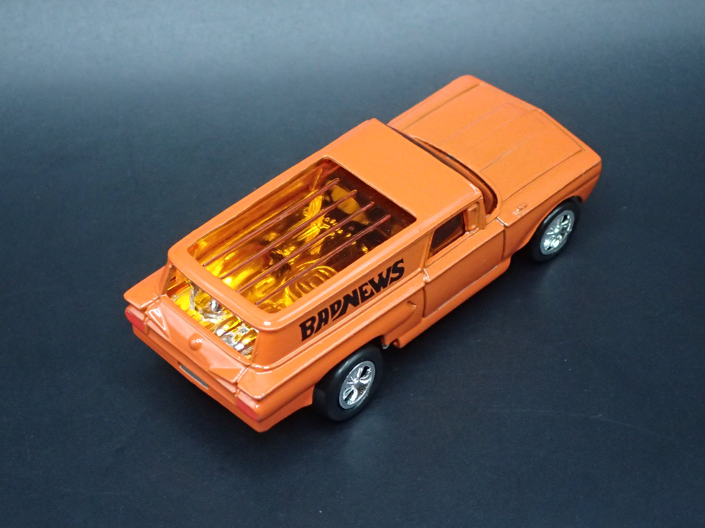 1960 60 CHEVY CHEVROLET PANEL WAGON CUSTOM 1:64 SCALE DIORAMA DIECAST MODEL CAR