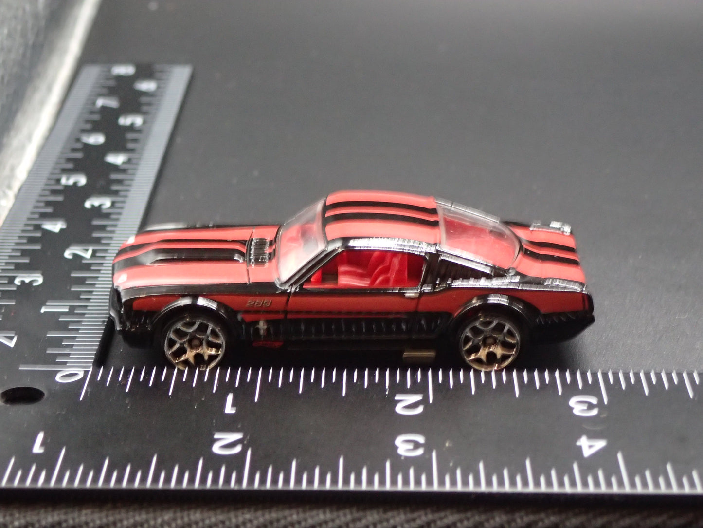 1965 65 FORD MUSTANG BLACK 1:64 SCALE DIORAMA DIECAST MODEL CAR
