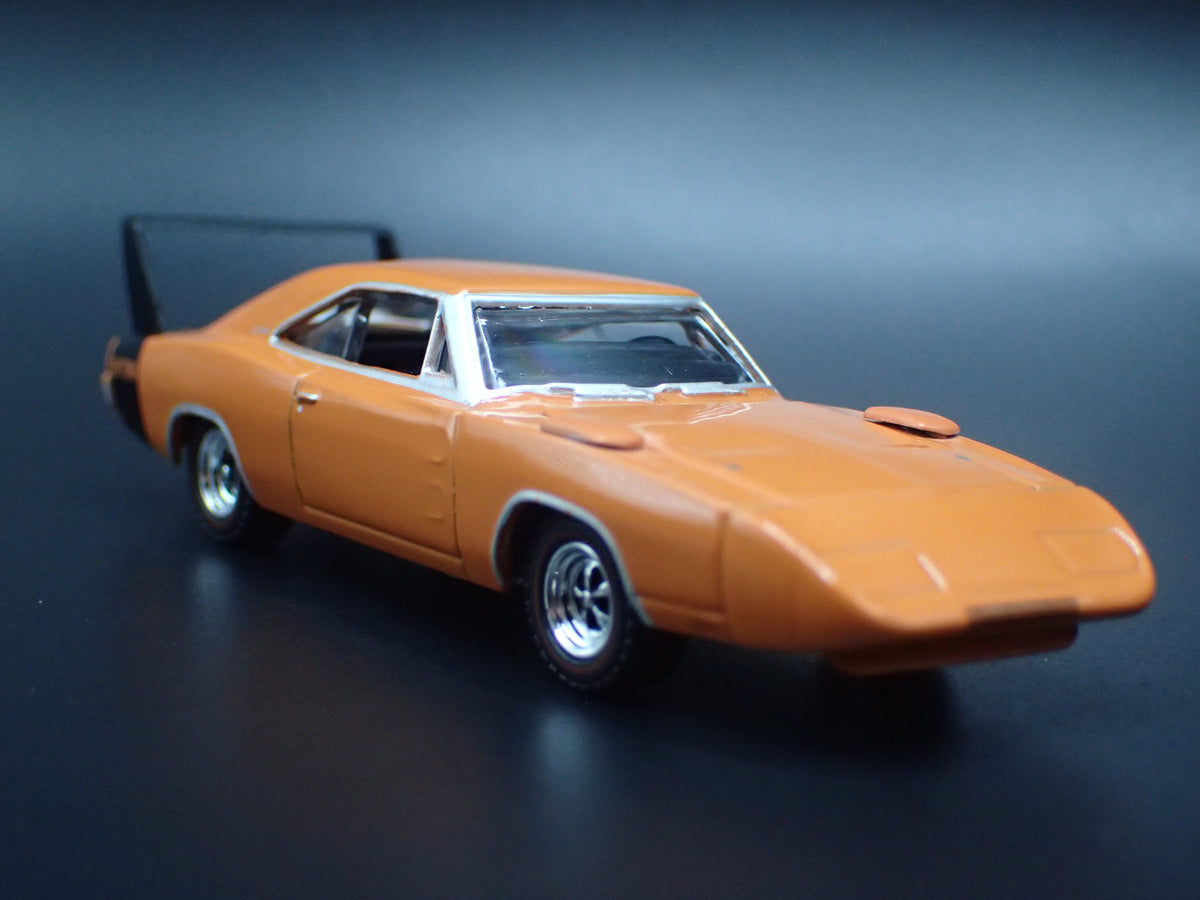 1969 69 DODGE CHARGER DAYTONA 1:64 SCALE COLLECTIBLE DIORAMA DIECAST MODEL CAR