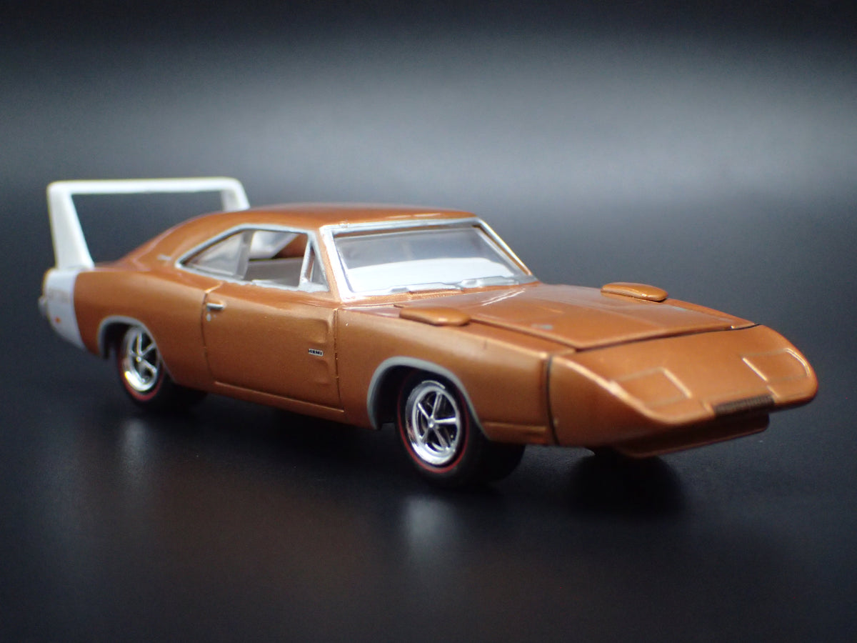 1969 69 DODGE CHARGER DAYTONA 1:64 SCALE COLLECTIBLE DIORAMA DIECAST MODEL CAR