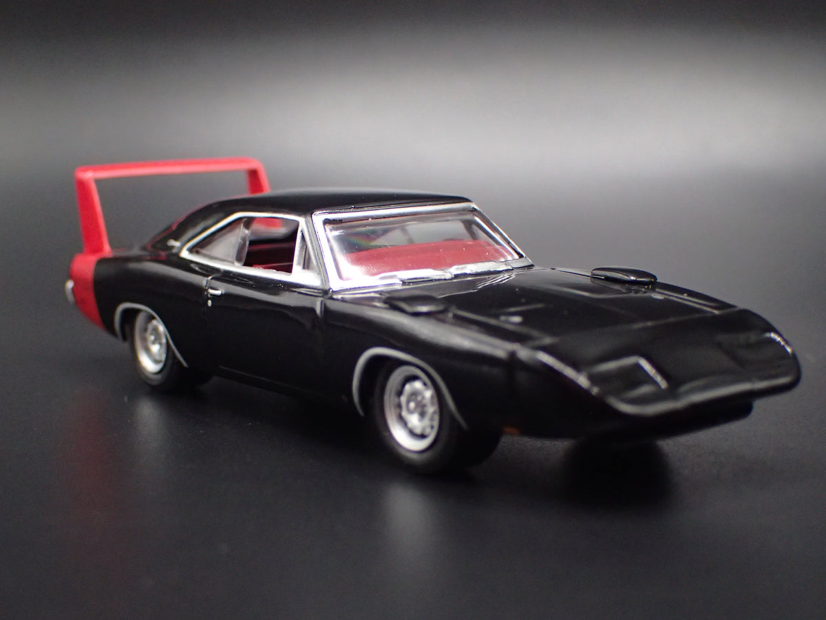 1969 69 DODGE CHARGER DAYTONA 1:64 SCALE COLLECTIBLE DIORAMA DIECAST MODEL CAR