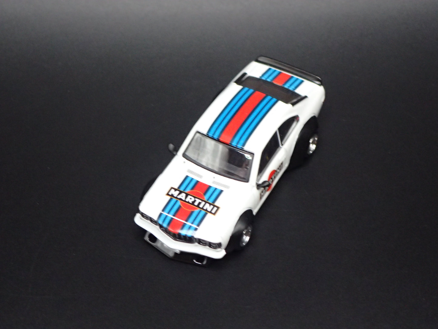 1971-1978 MAZDA RX3 SAVANNA MARTINI JDM RACING 1:64 SCALE DIORAMA DIECAST MODEL CAR