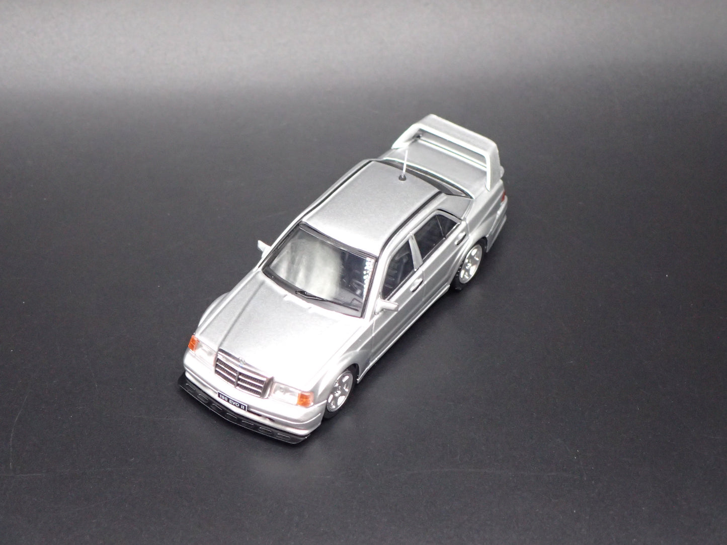 1982-1993 MERCEDES-BENZ 190E SILVER 1:64 SCALE DIORAMA DIECAST MODEL CAR