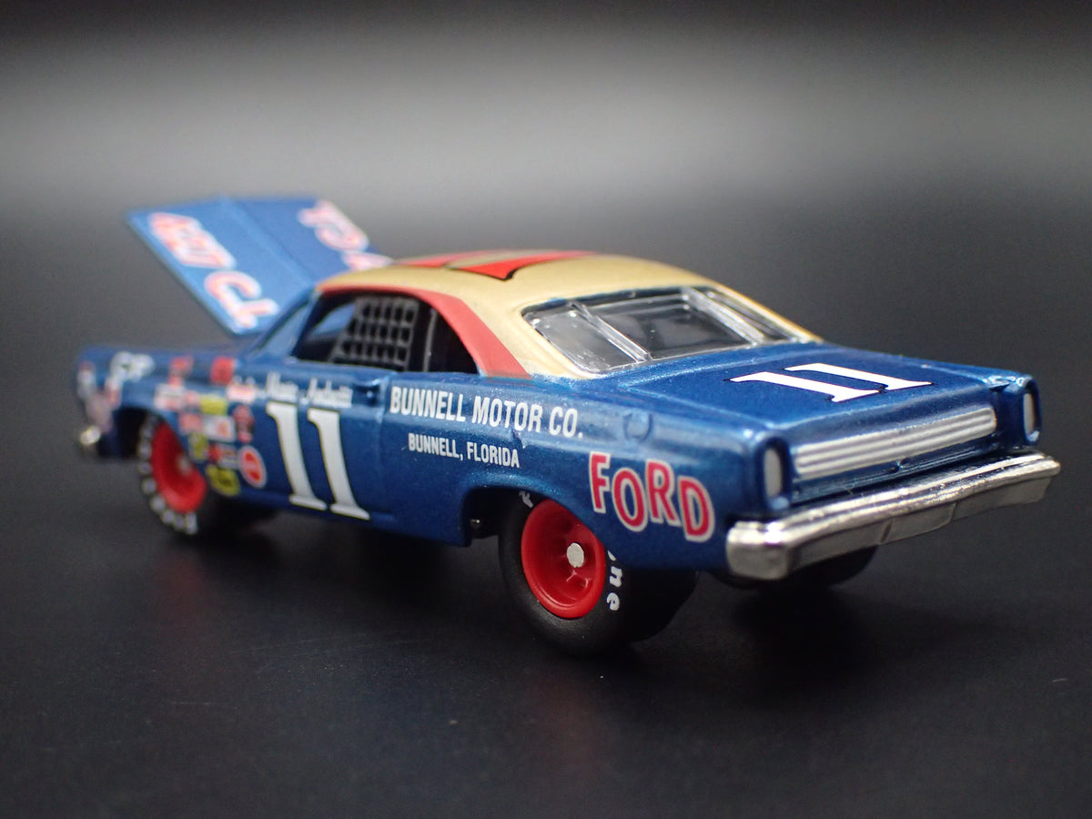 1967 67 FORD FAIRLANE #11 MARIO ANDRETTI BUNNELL NASCAR 1/64 SCALE DIECAST MODEL CAR