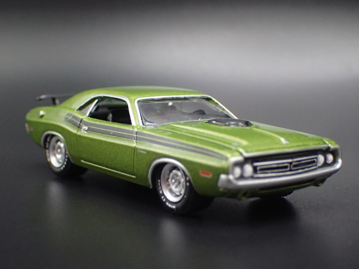 1971 71 DODGE CHALLENGER R/T GREEN 1/64 SCALE DIORAMA DIECAST MODEL CAR