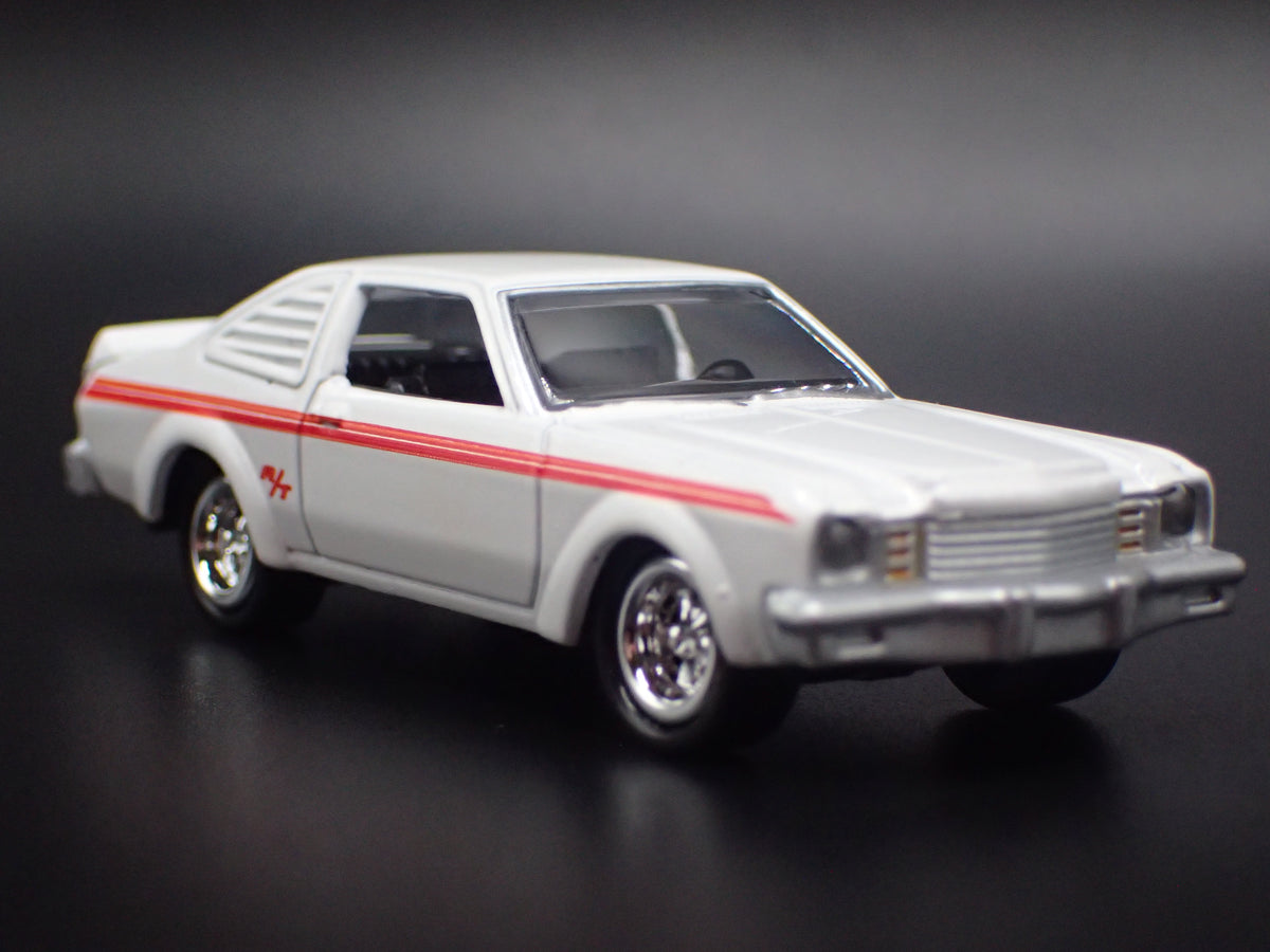 1976 76 DODGE ASPEN R/T WHITE 1/64 SCALE COLLECTIBLE DIECAST MODEL CAR