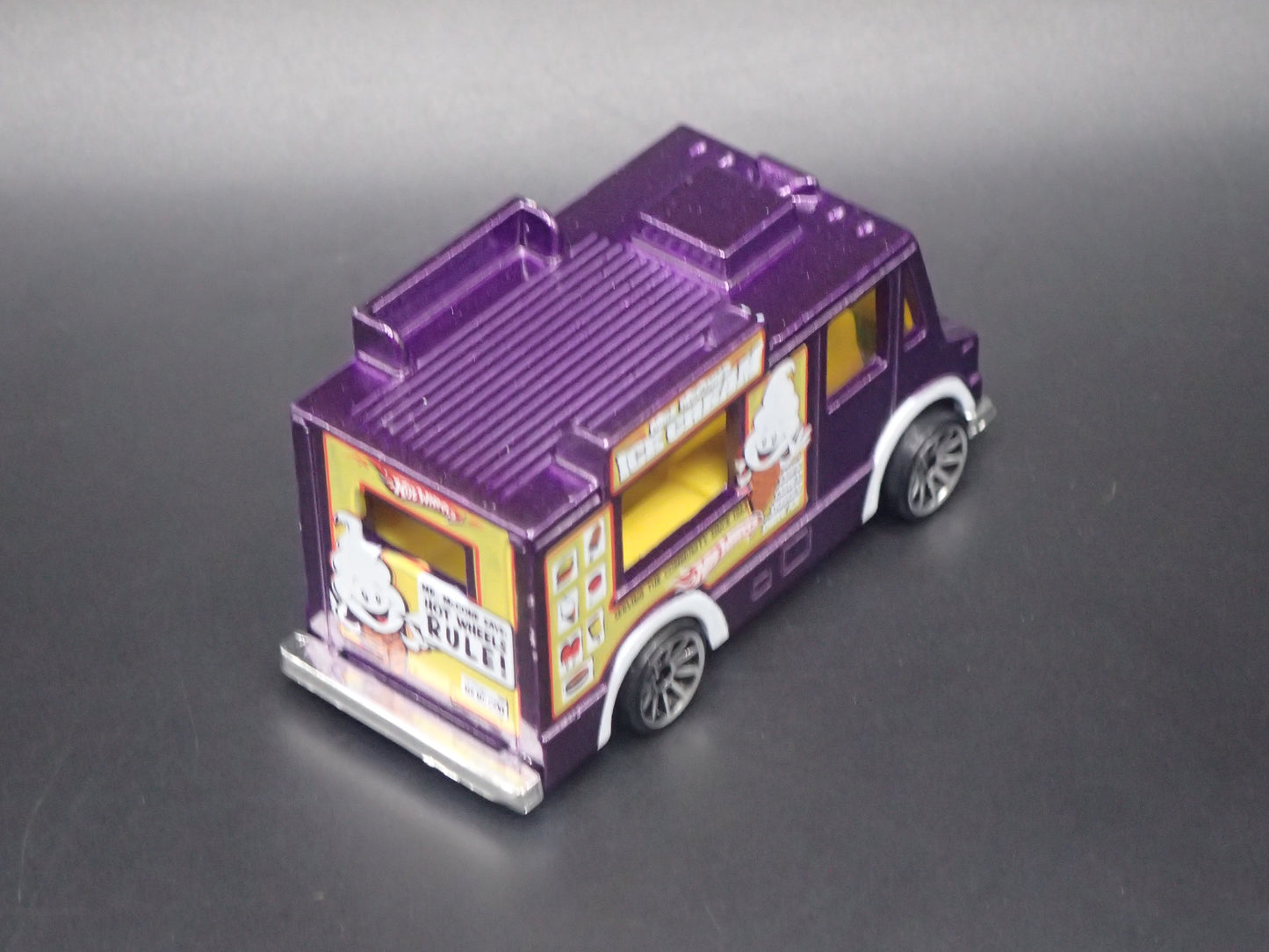 ICE CREAM FOOD TRUCK PURPLE 1:64 HW SCALE DIORAMA DIECAST MODEL CAR