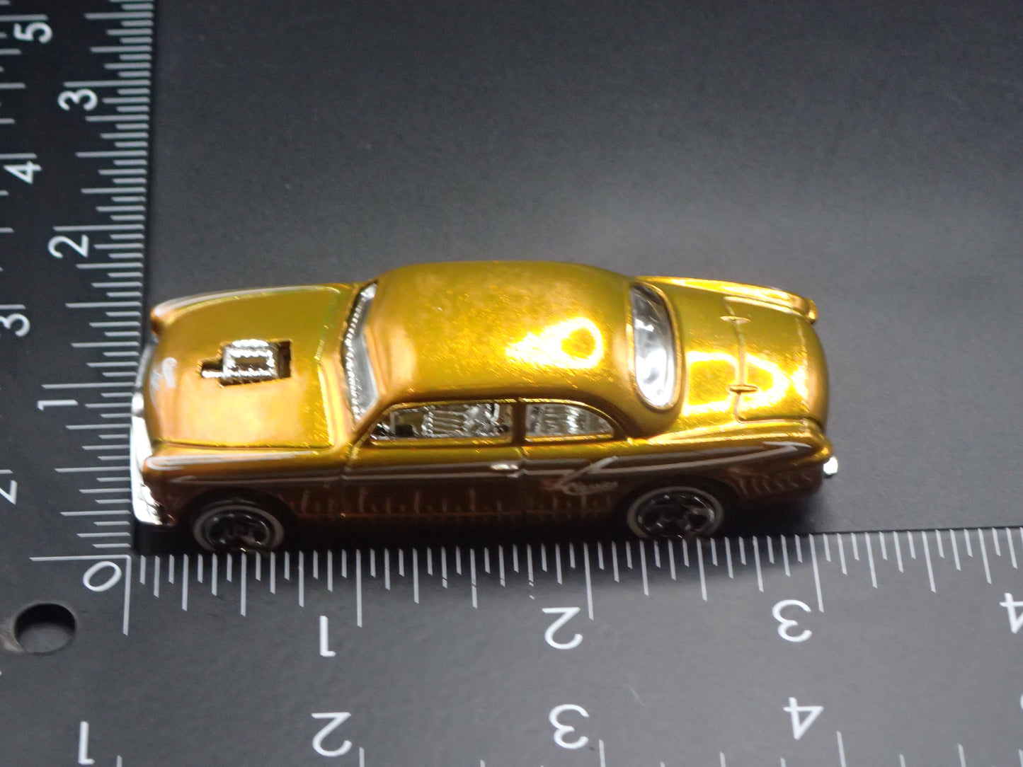 1949-1951 FORD SHOE BOX CLUB COUPE 1:64 SCALE LIMITED DIORAMA DIECAST MODEL CAR