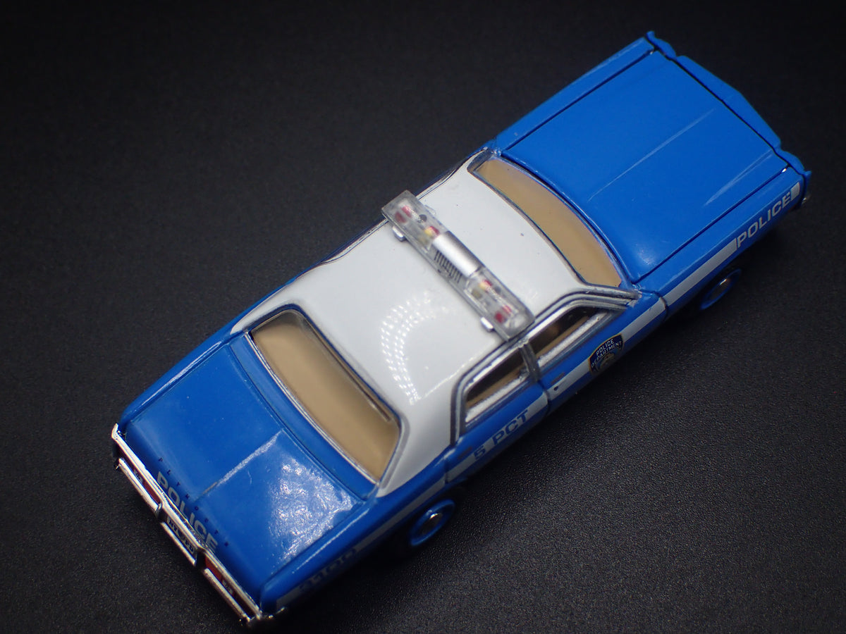1977 PLYMOUTH FURY NEW YORK CITY NYPD POLICE 1:64 SCALE DIECAST MODEL CAR