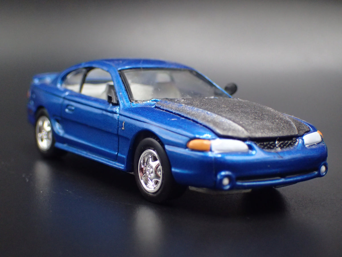 1997 97 FORD MUSTANG COBRA BARN FIND BLUE 1:64 SCALE DIORAMA DIECAST MODEL CAR