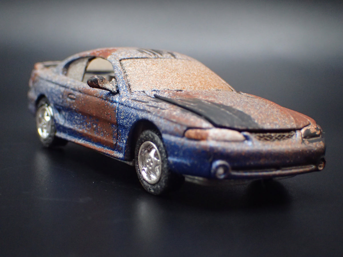 1997 97 FORD MUSTANG COBRA BARN FIND BLUE 1:64 SCALE DIORAMA DIECAST MODEL CAR