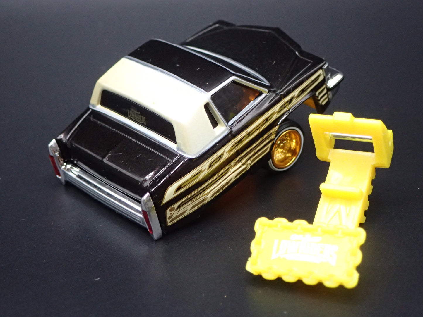 1985 85 CADILLAC FLEETWOOD COUPE CAR TUNED LOWRIDER BLACK 1:64 SCALE DIECAST MODEL CAR