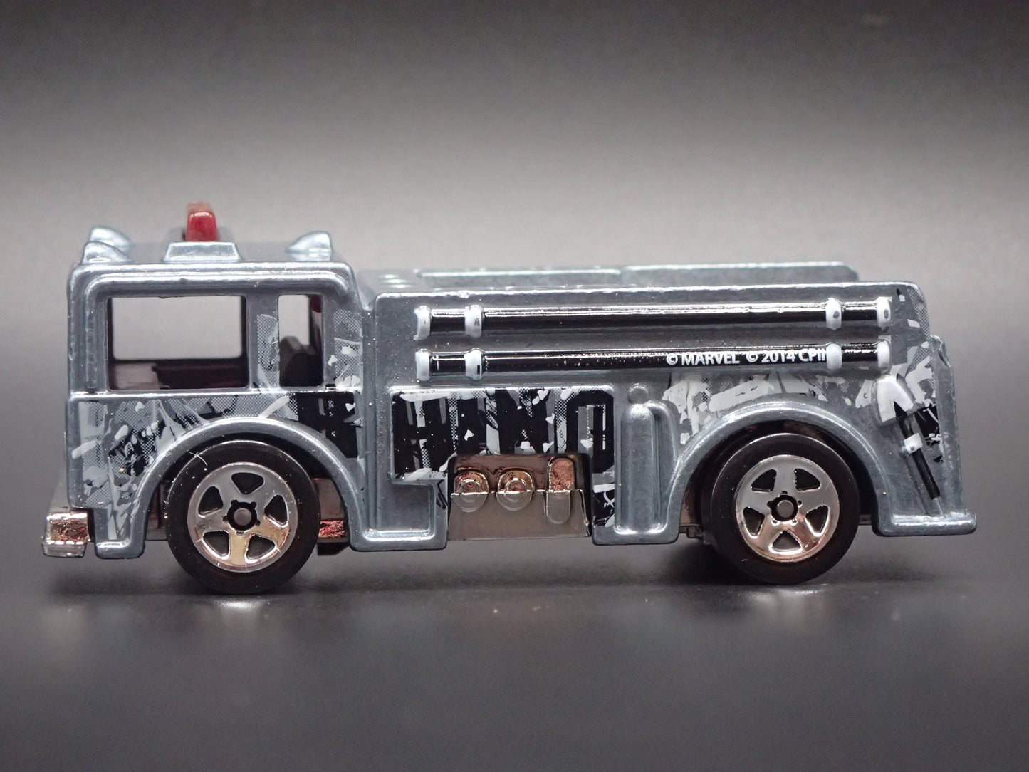 VINTAGE FIRE TRUCK GRAY 1:64 HW SCALE COLLECTIBLE DIORAMA DIECAST MODEL CAR