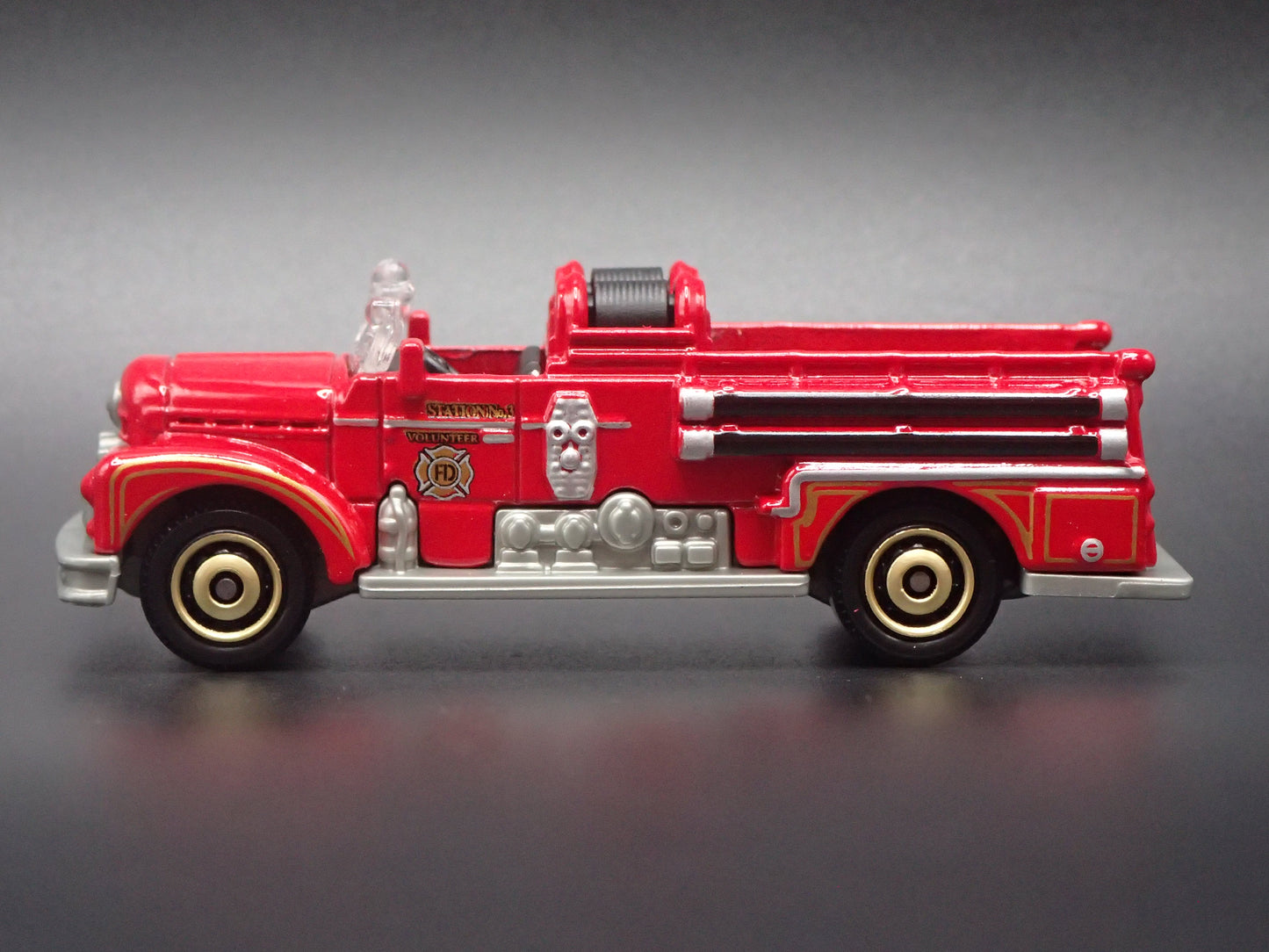 SEAGRAVE FIRE ENGINE FIRE TRUCK RED 1/64 MB SCALE DIORAMA DIECAST MODEL CAR