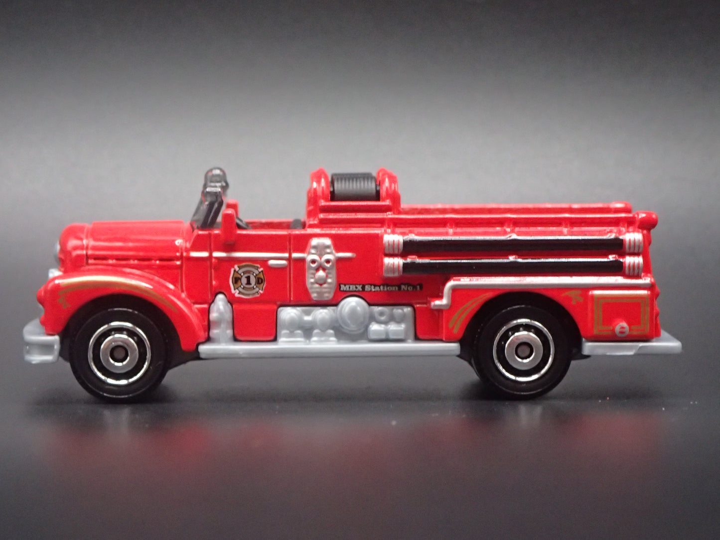 SEAGRAVE FIRE ENGINE FIRE TRUCK RED 1/64 MB SCALE DIORAMA DIECAST MODEL CAR