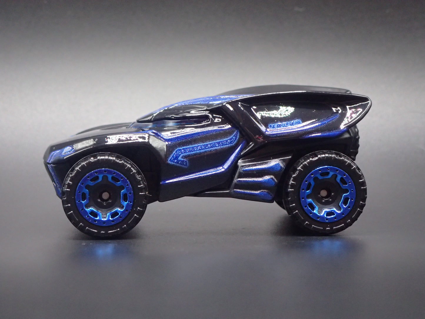 BLACK PANTHER MARVEL CHARACTER CARS 1/64 SCALE DIORAMA DIECAST MODEL CAR